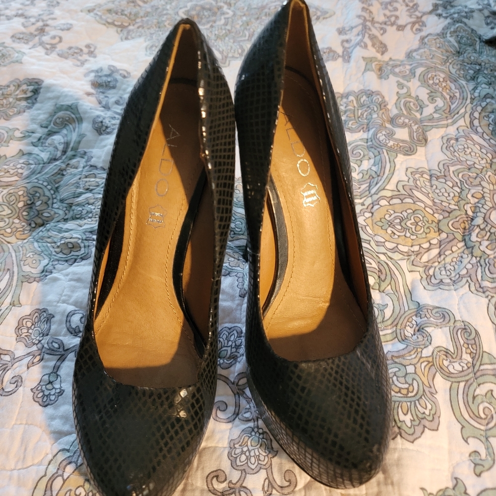 Aldo Embossed Snakeskin Black Leather pumps sz 36